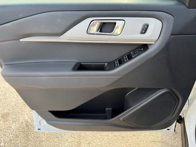 Used 2025 Ford Explorer Active image 19