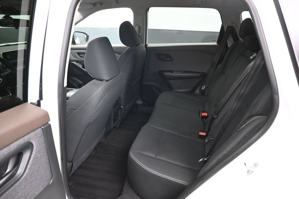 Used 2023 Nissan Rogue S FWD image 10