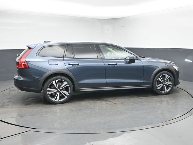 Used 2023 Volvo V60 B5 Cross Country Plus image 8