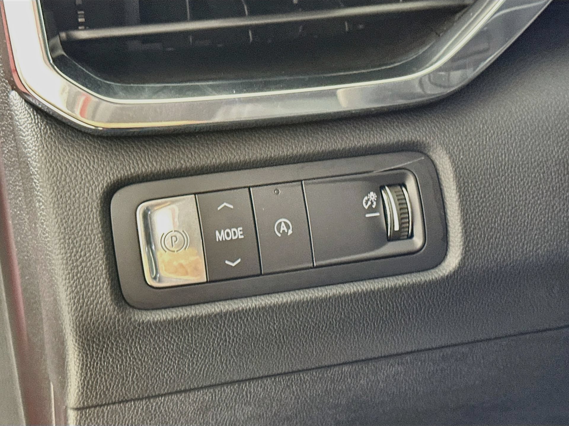 Used 2025 GMC Acadia Elevation w/ Elevation Premium Package FWD image 11
