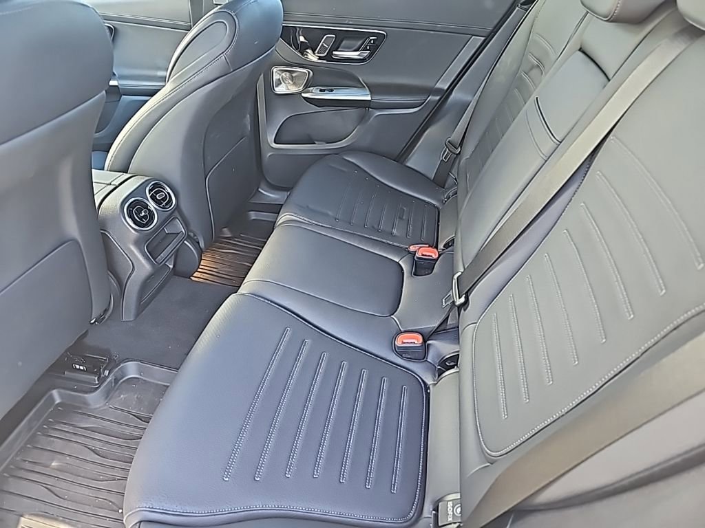 Used 2024 Mercedes-Benz GLC 300 4MATIC image 7