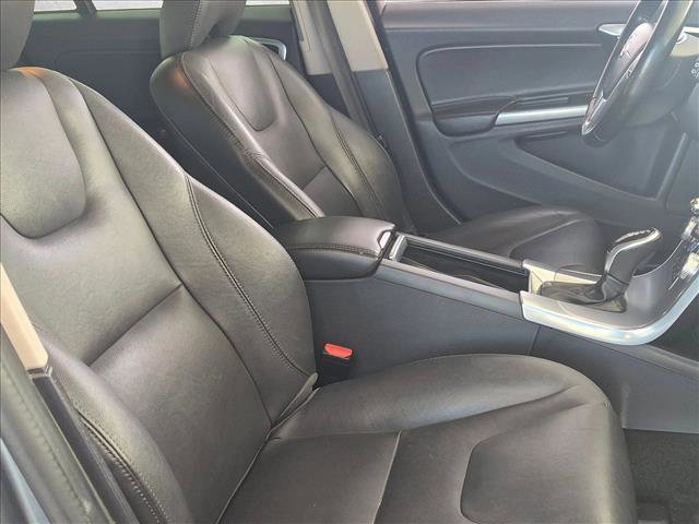 Used 2018 Volvo V60 T5 Cross Country image 20