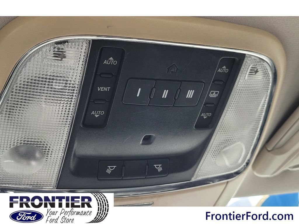 Used 2016 Chrysler 300 C RWD image 16