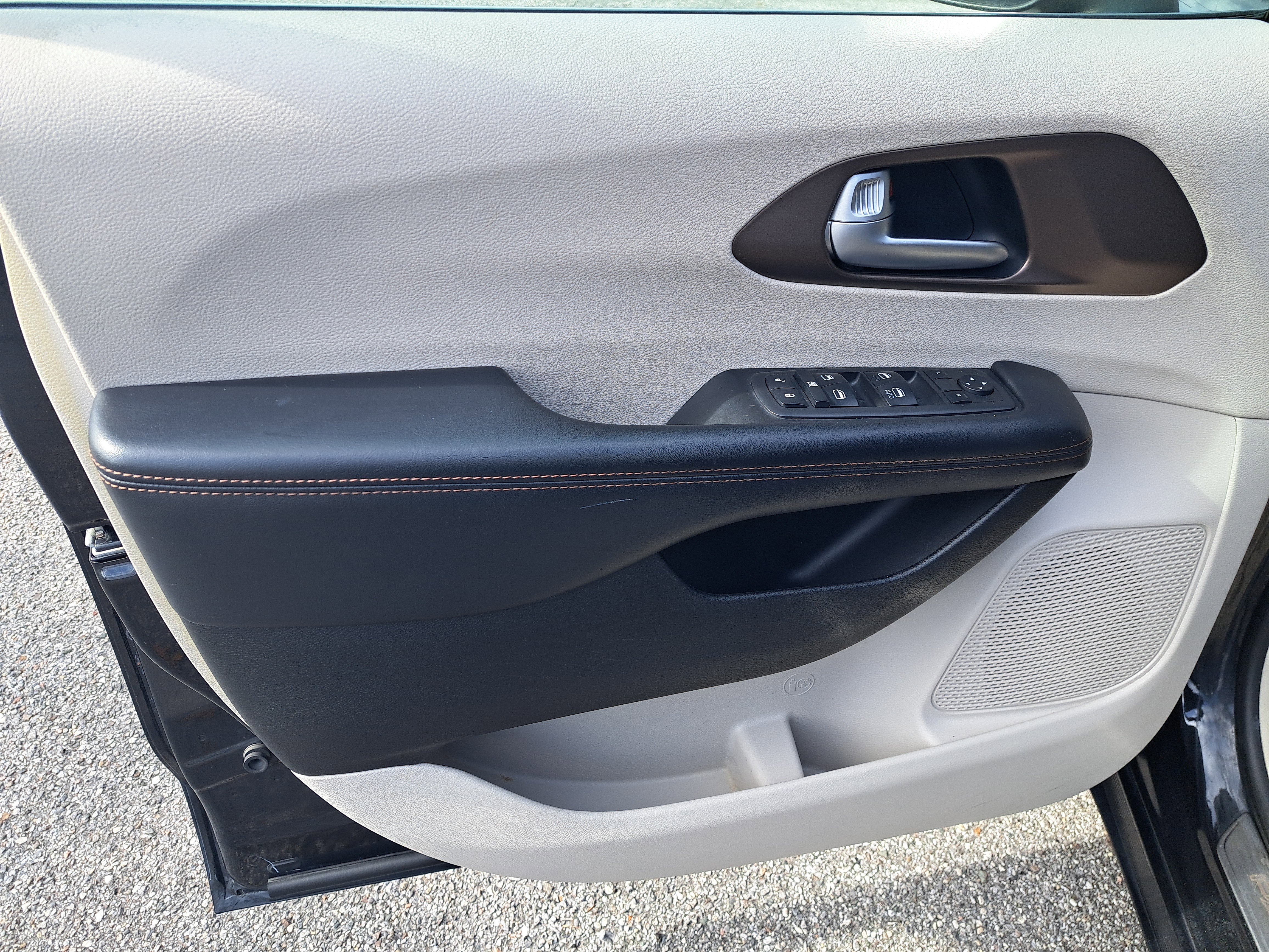 Used 2017 Chrysler Pacifica Touring Plus w/ Tire & Wheel Group image 12