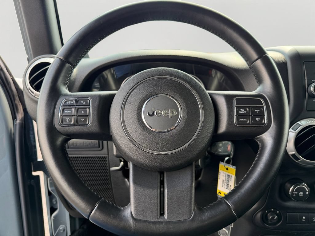 Used 2014 Jeep Wrangler Unlimited Rubicon w/ Connectivity Group AWD/4WD image 19