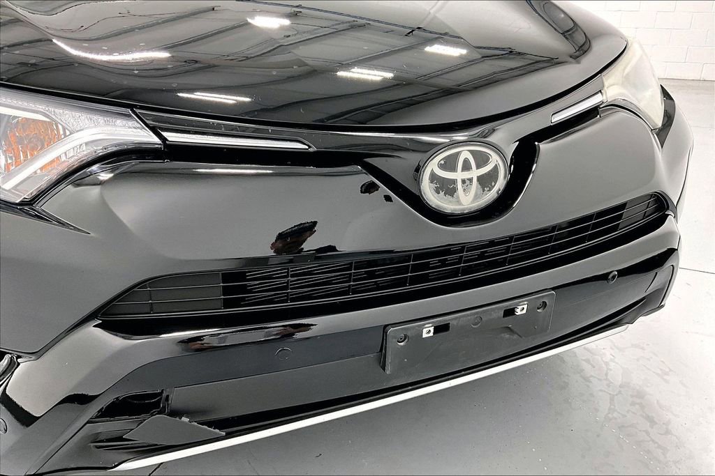 Used 2018 Toyota RAV4 XLE image 36