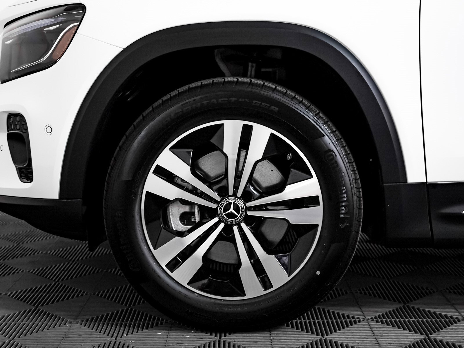 New 2025 Mercedes-Benz GLB 250 4MATIC image 6