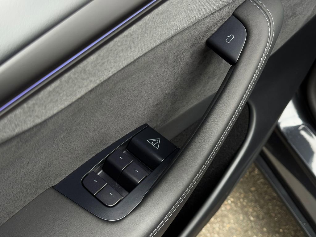 Used 2026 Tesla Model Y Long Range image 11