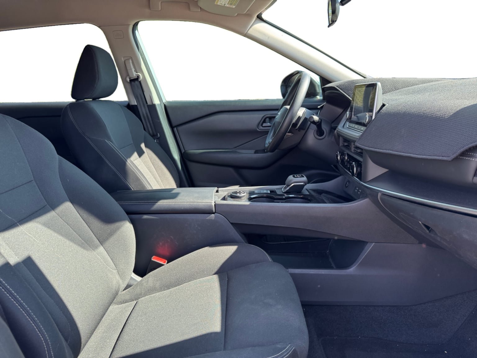 Used 2025 Nissan Rogue S AWD/4WD image 17