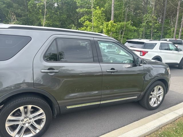 Used 2016 Ford Explorer XLT w/ Equipment Group 202A AWD/4WD image 7