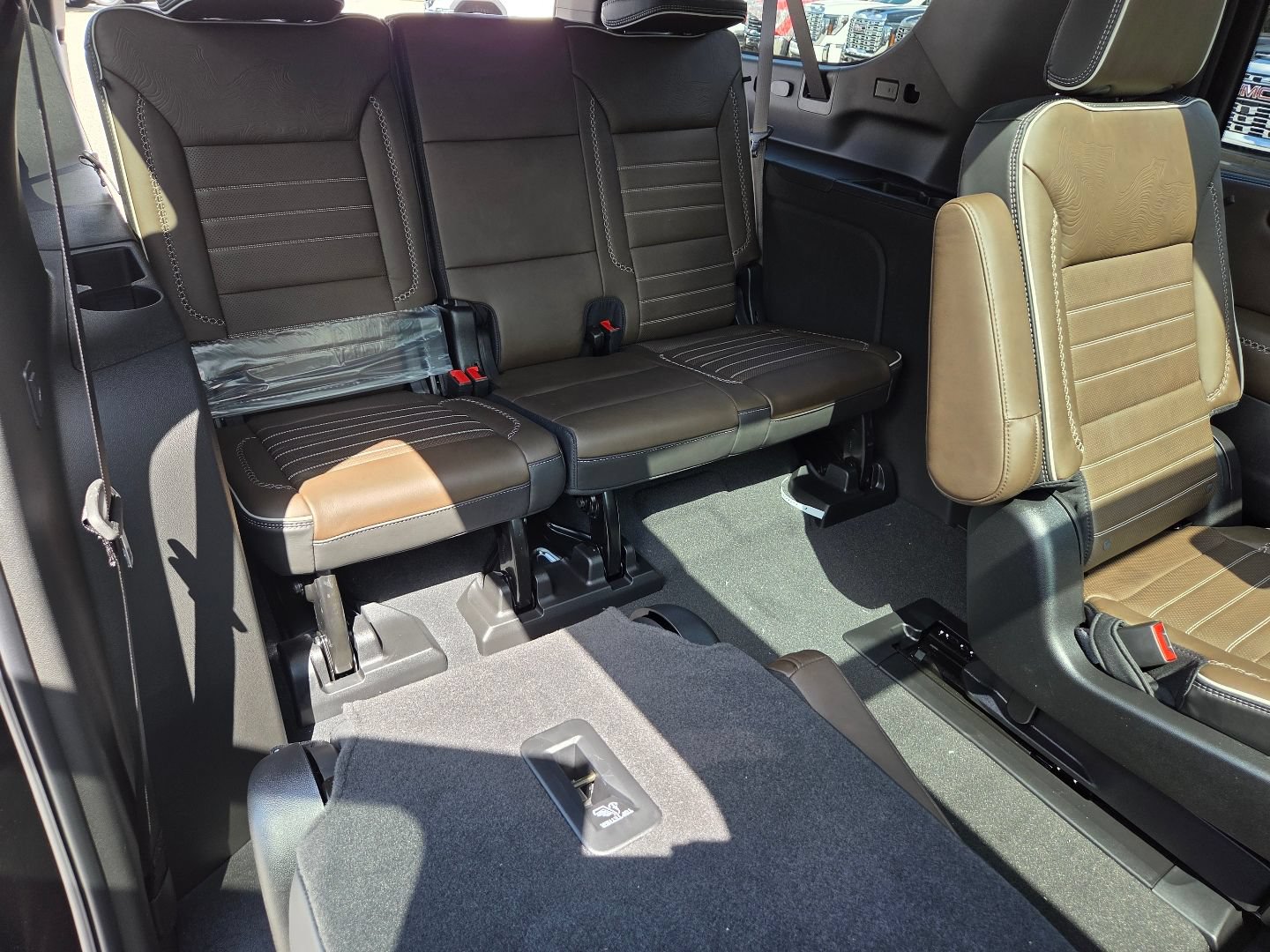 New 2026 GMC Yukon XL Denali Ultimate w/ LPO, Floor Liner Package AWD/4WD image 28