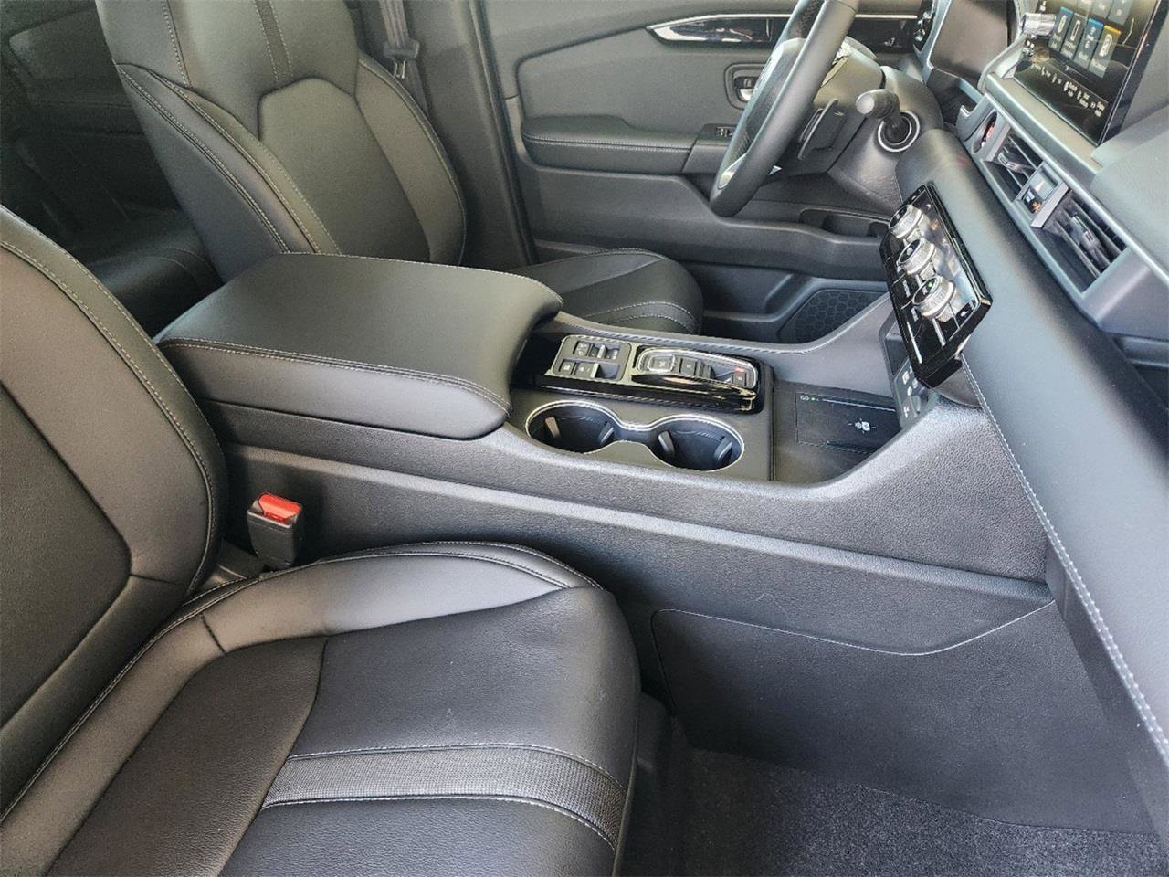 New 2025 Honda Pilot Touring image 22