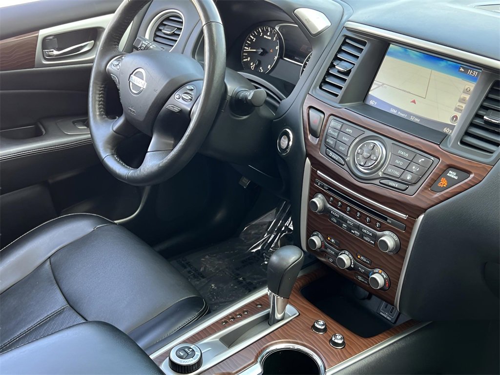 Used 2020 Nissan Pathfinder Platinum image 3