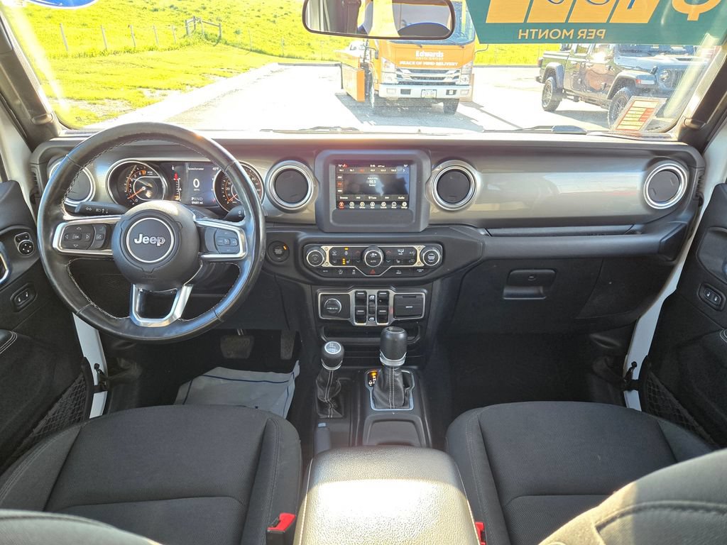 Used 2020 Jeep Gladiator Overland w/ LED Lighting Group AWD/4WD image 18