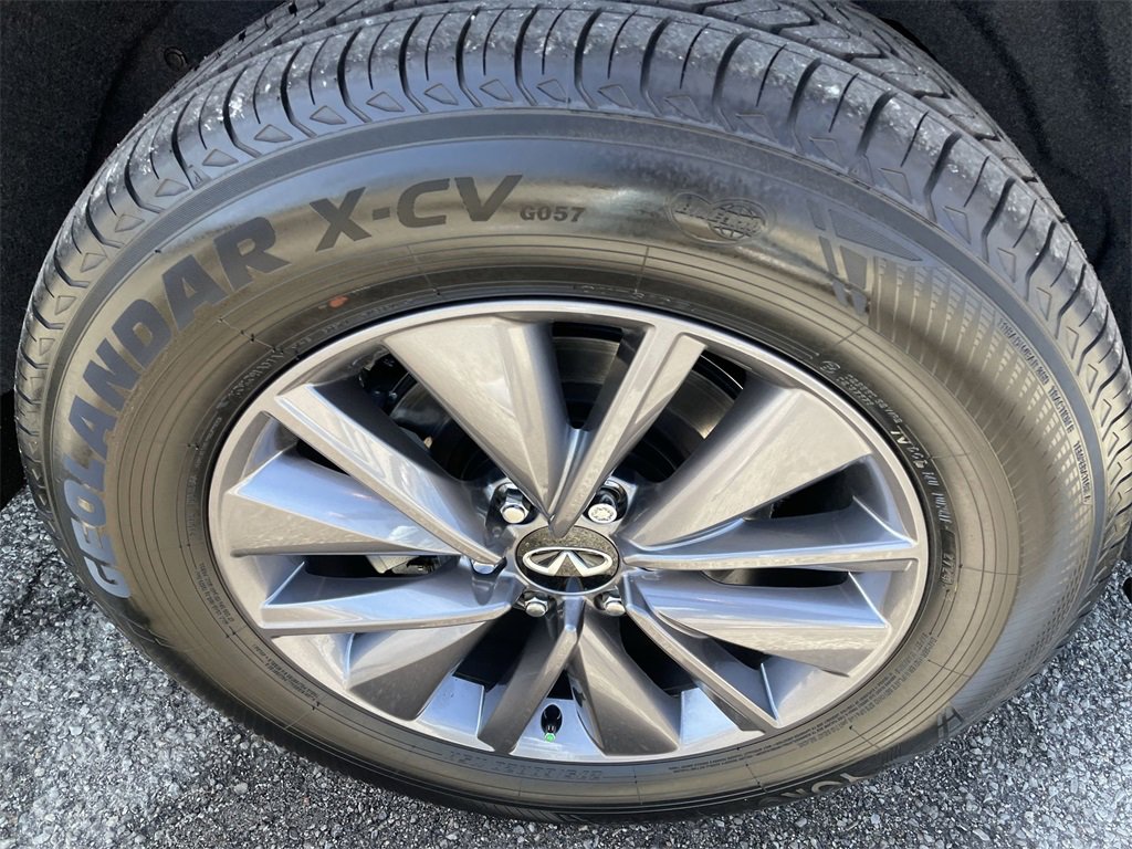 Used 2025 INFINITI QX80 Pure image 11