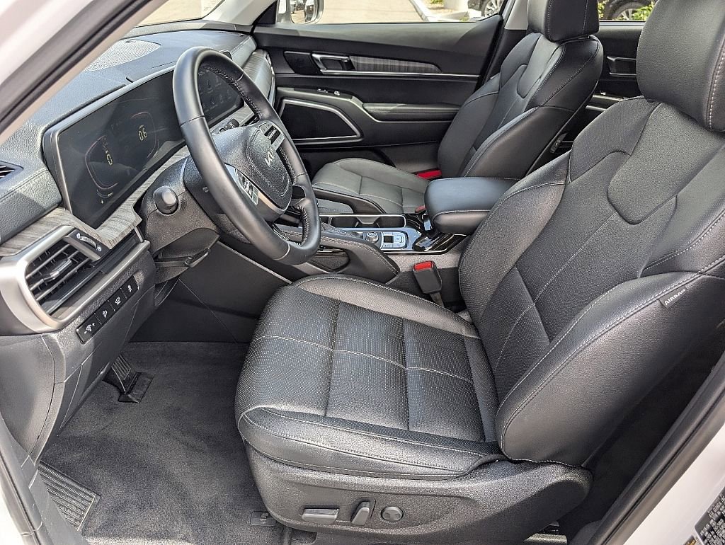 Used 2024 Kia Telluride EX image 27