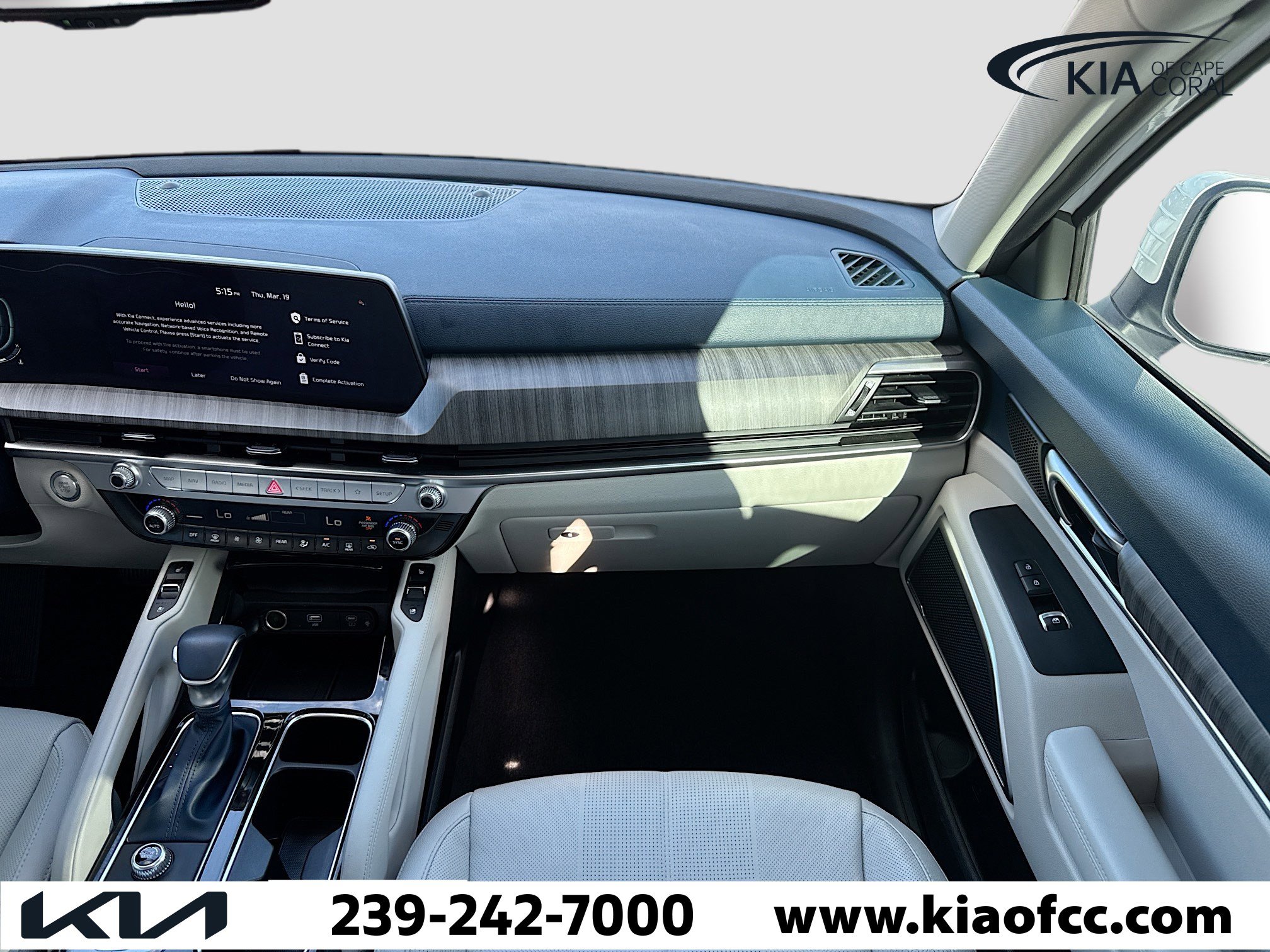 Used 2025 Kia Telluride EX w/ EX Captain's Chair Package image 17