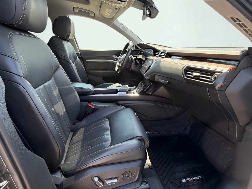 Used 2019 Audi e-tron Prestige w/ Prestige Package AWD/4WD image 29