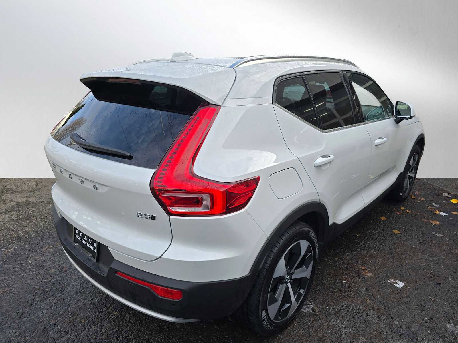 Used 2025 Volvo XC40 B5 Core w/ Protection Package Premier image 3