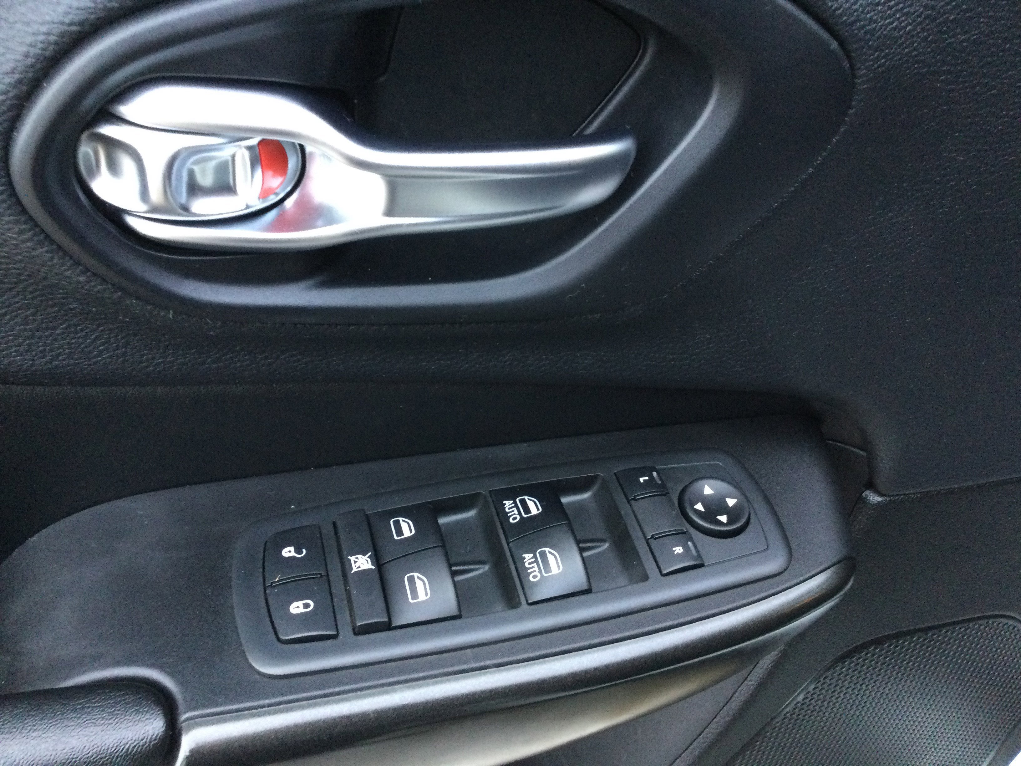 Used 2019 Jeep Cherokee Trailhawk w/ Comfort/Convenience Group image 9