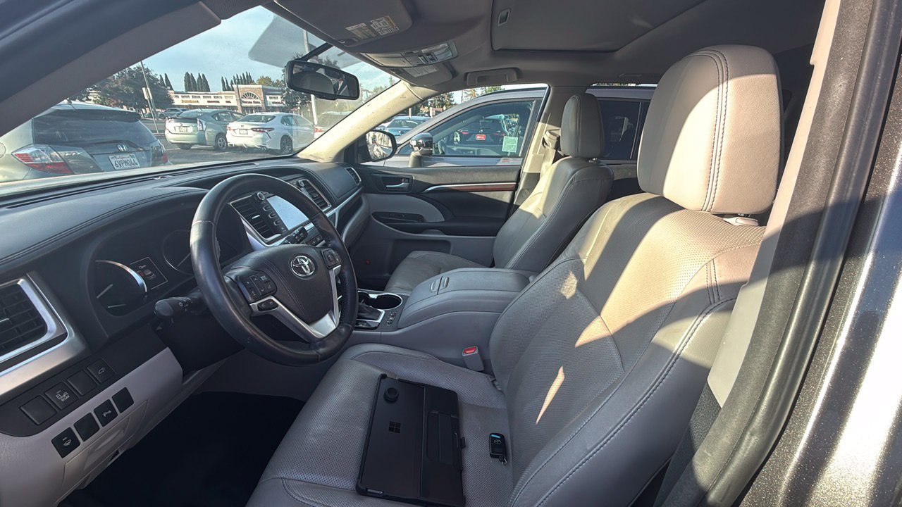 Used 2015 Toyota Highlander Limited FWD image 4