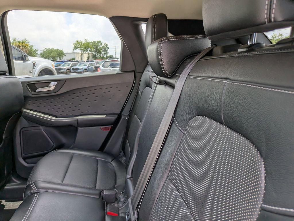 Certified 2020 Ford Escape Titanium w/ Titanium Premium Package 2.0 FWD image 17