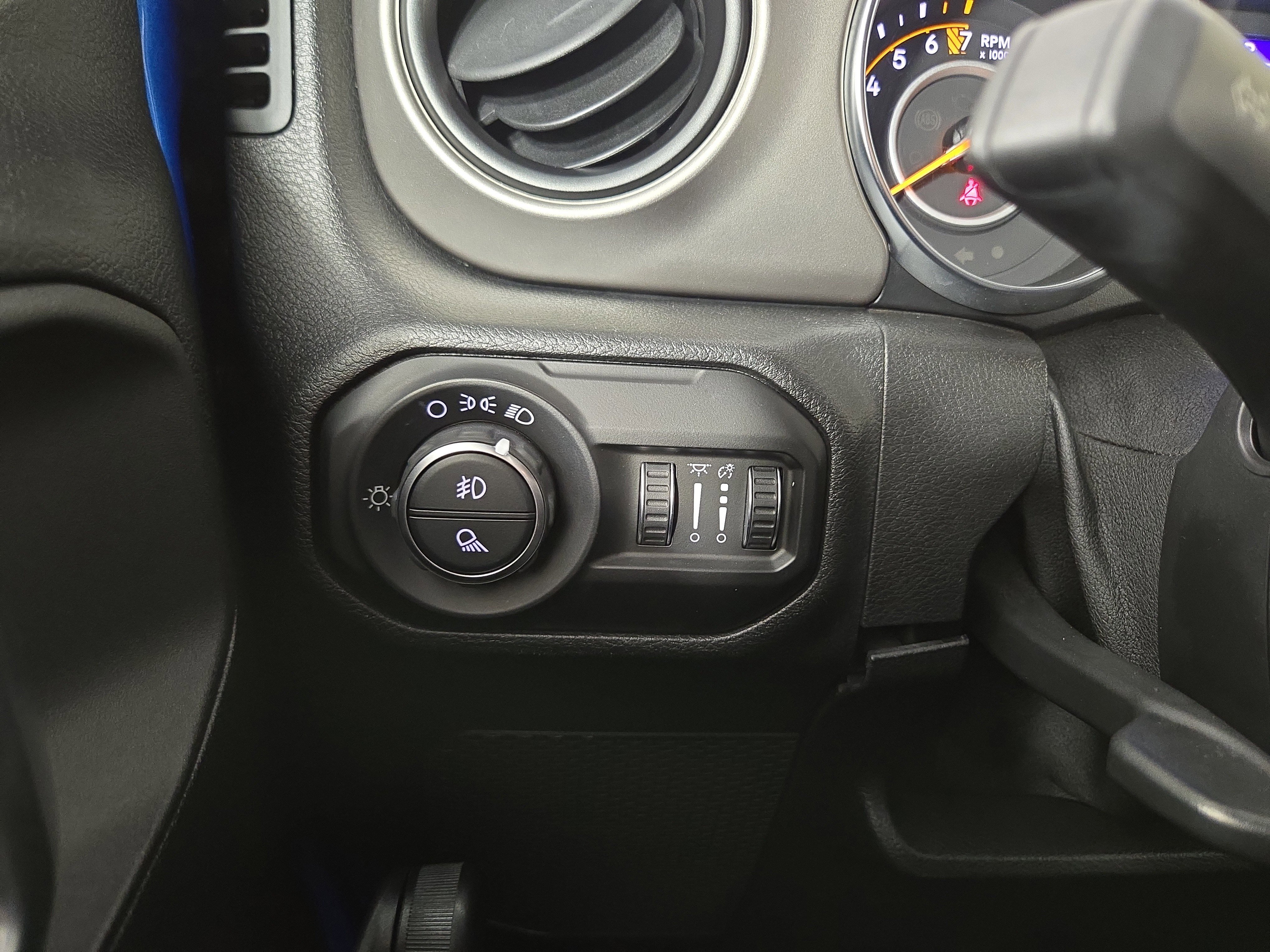 Used 2021 Jeep Gladiator Sport image 27