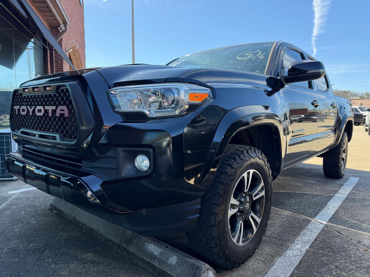 Used 2016 Toyota Tacoma TRD Sport w/ Towing Package image 1