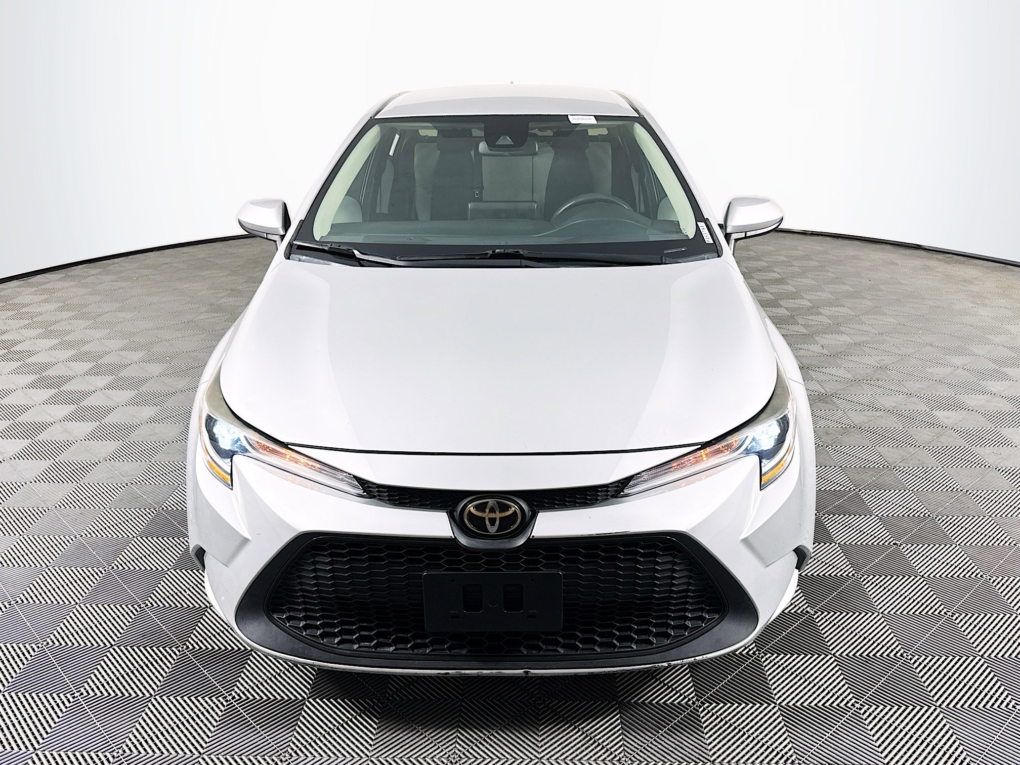 Used 2021 Toyota Corolla L FWD image 2