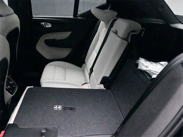 Used 2025 Volvo XC40 B5 Ultra image 23