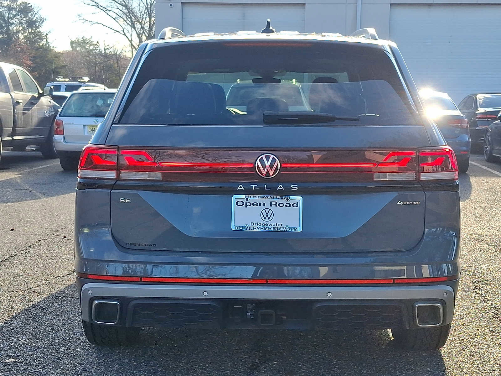 Used 2025 Volkswagen Atlas Peak Edition SE AWD/4WD image 5