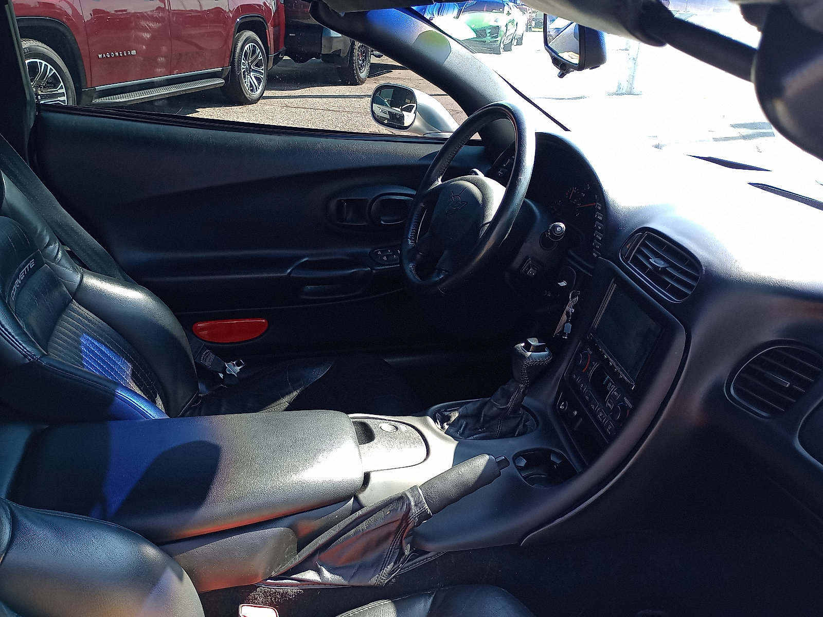 Used 2000 Chevrolet Corvette Coupe w/ Roof Pkg image 7