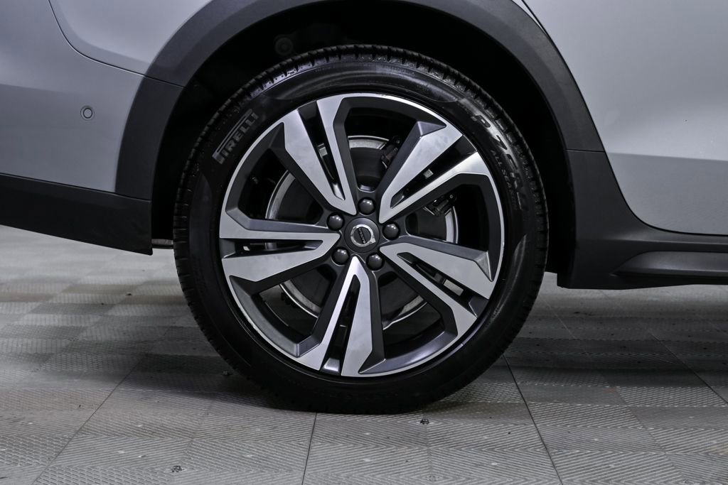 Certified 2025 Volvo V60 B5 Cross Country Plus image 39