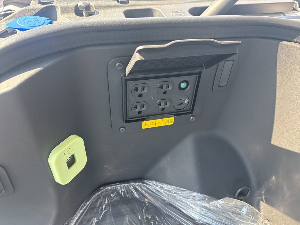 Used 2025 Ford F150 Lightning XLT image 27