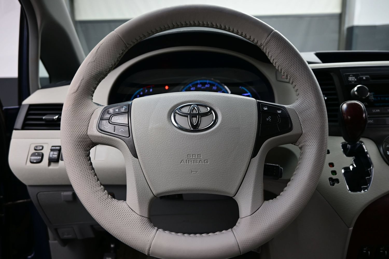 Used 2014 Toyota Sienna XLE FWD image 22