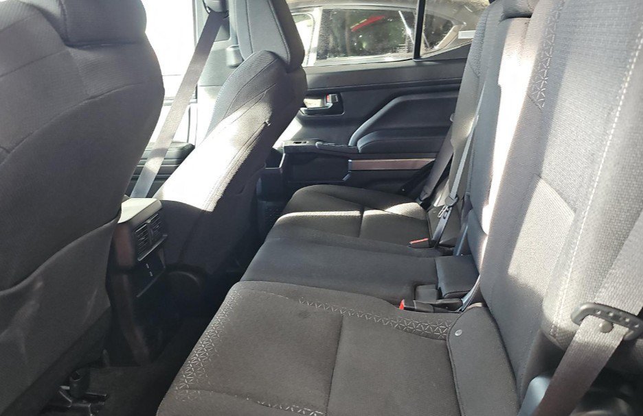 Used 2025 Toyota 4Runner SR5 AWD/4WD image 5