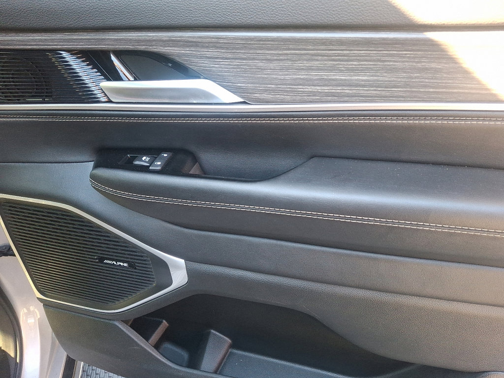 Used 2024 Jeep Wagoneer Series III image 14