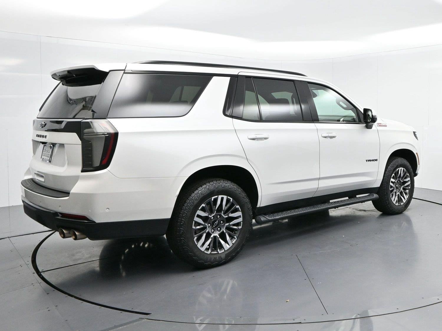 Used 2025 Chevrolet Tahoe Z71 w/ Z71 Off-Road Package AWD/4WD image 7