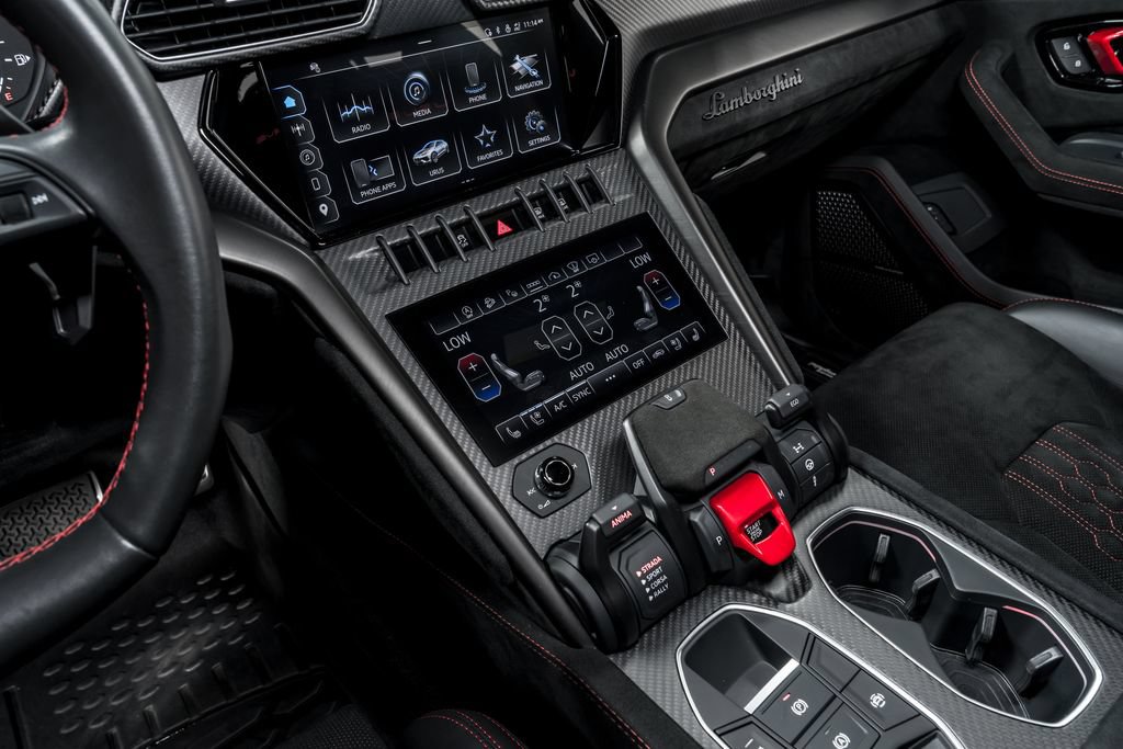 Used 2023 Lamborghini Urus Performante AWD/4WD image 24