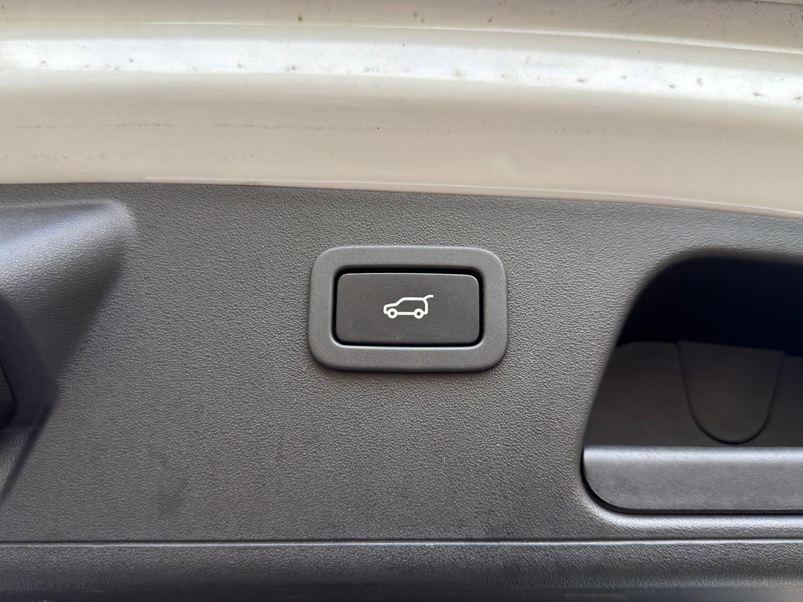 Used 2020 Jaguar E-PACE image 17