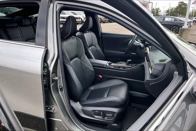 Used 2023 Toyota Crown Limited AWD/4WD image 28