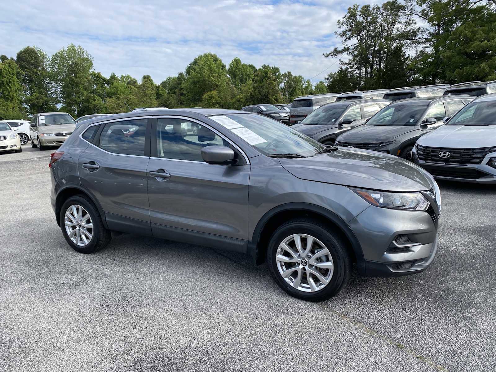 Used 2021 Nissan Rogue Sport S image 2