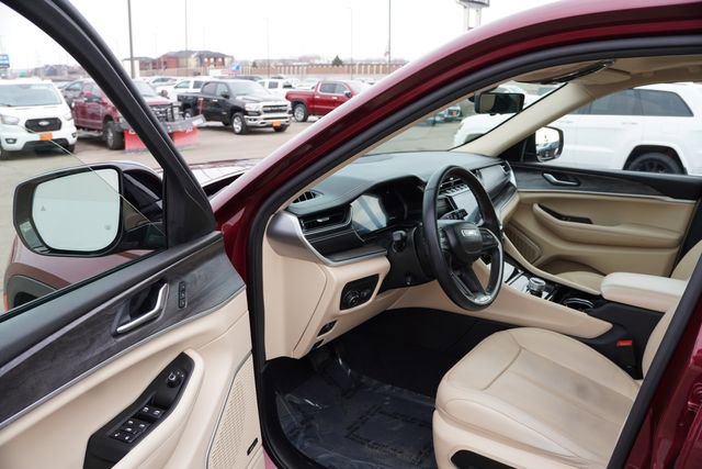 Certified 2022 Jeep Grand Cherokee Limited w/ Luxury Tech Group II image 14