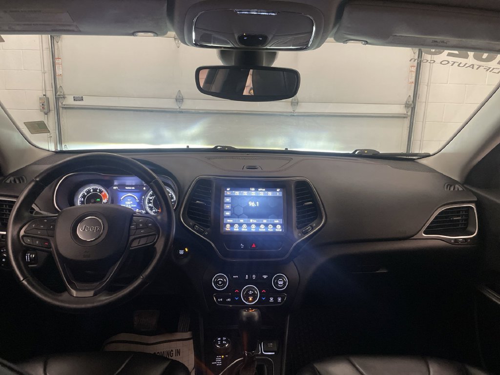Used 2020 Jeep Cherokee Trailhawk w/ Cold Weather Group AWD/4WD image 13