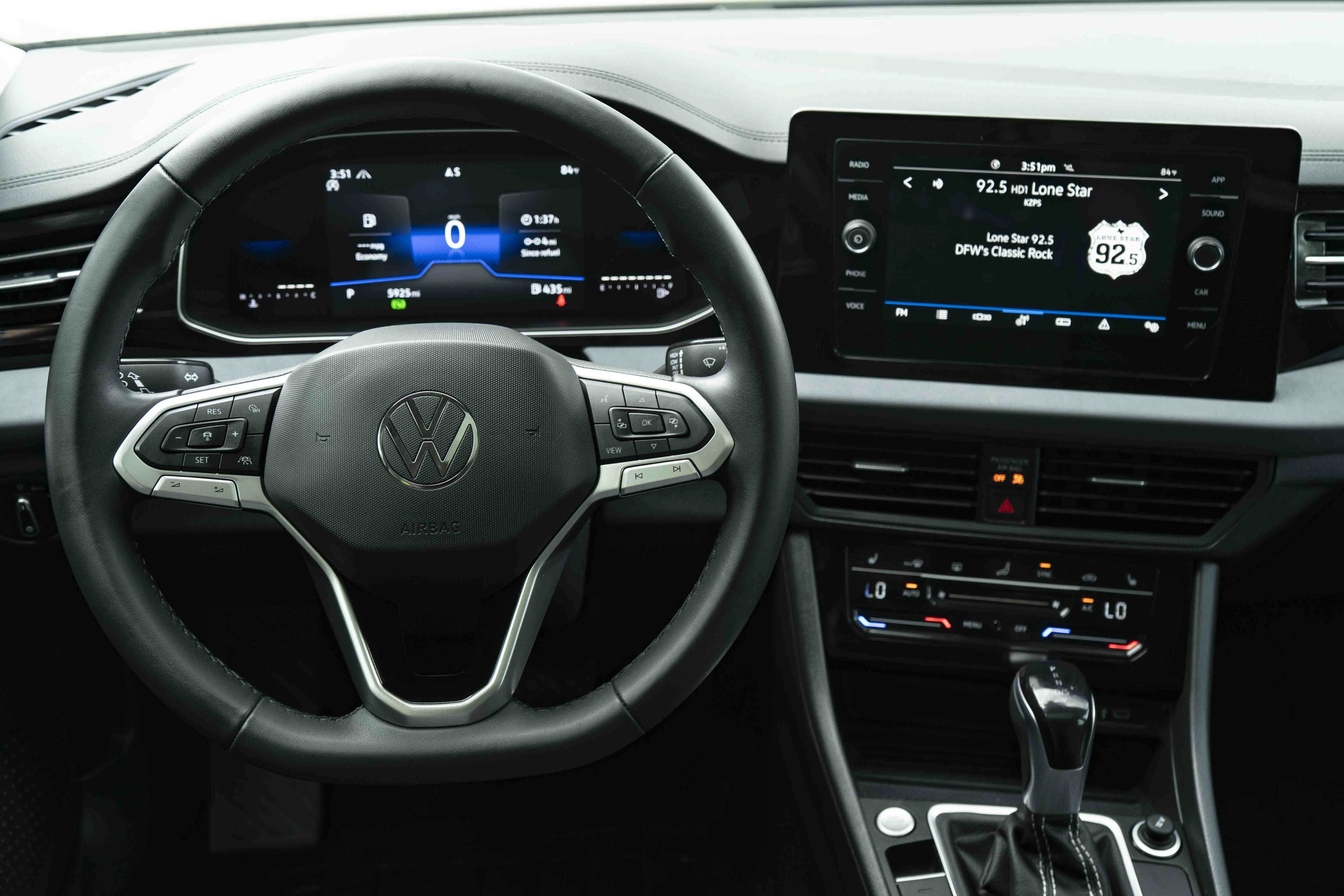 Used 2026 Volkswagen Jetta SE FWD image 18