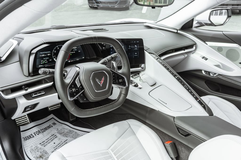 Used 2024 Chevrolet Corvette Stingray Premium Cpe w/ Battery Protection Package image 9
