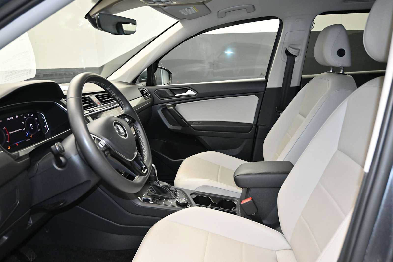 Used 2021 Volkswagen Tiguan SEL AWD/4WD image 20