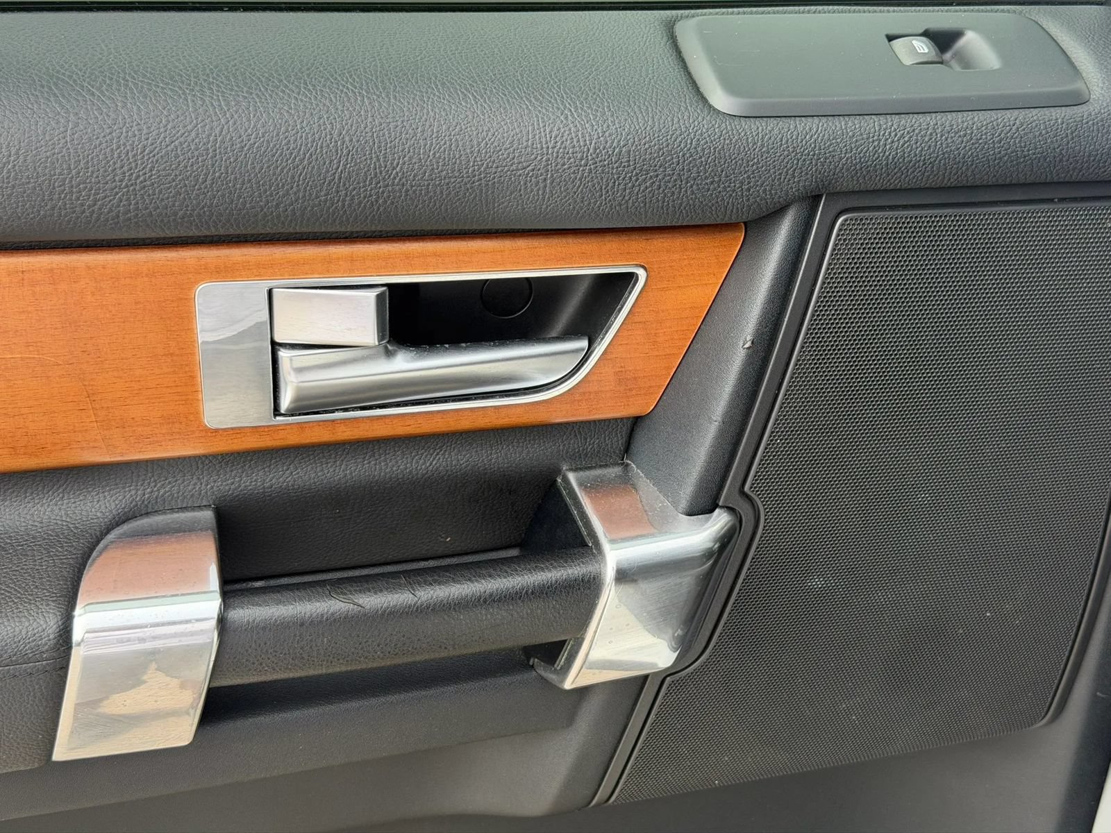 Used 2014 Land Rover LR4 HSE AWD/4WD image 16