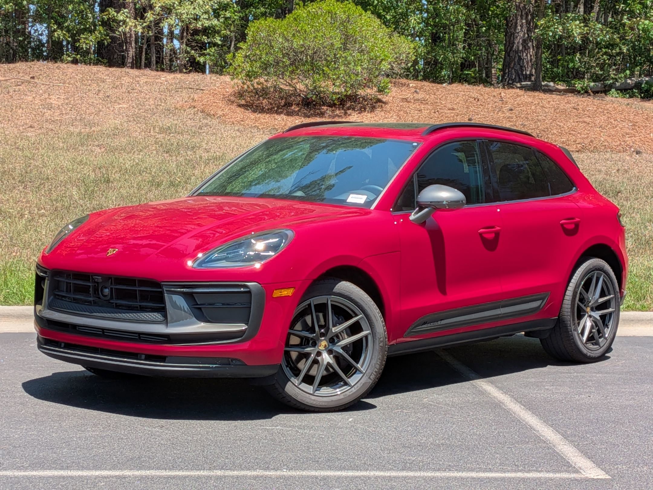 Certified 2025 Porsche Macan Turbo AWD/4WD image 1