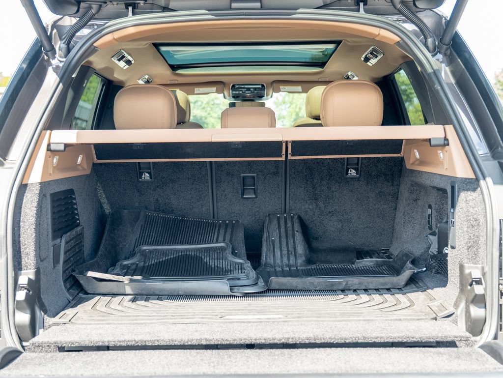 Used 2025 Land Rover Range Rover SE AWD/4WD image 38